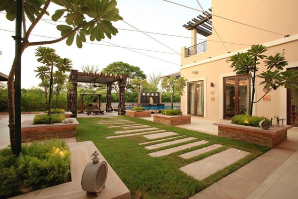 Our home's exterior often gets ignored, as we focus our personal style statements for the interior. Here are great ways to add your modern landscape design to for outside sophisticated style.